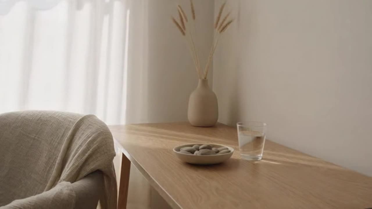 A Quiet Moment of Soft Daylight and Subtle Motion Designed for Visual Calm