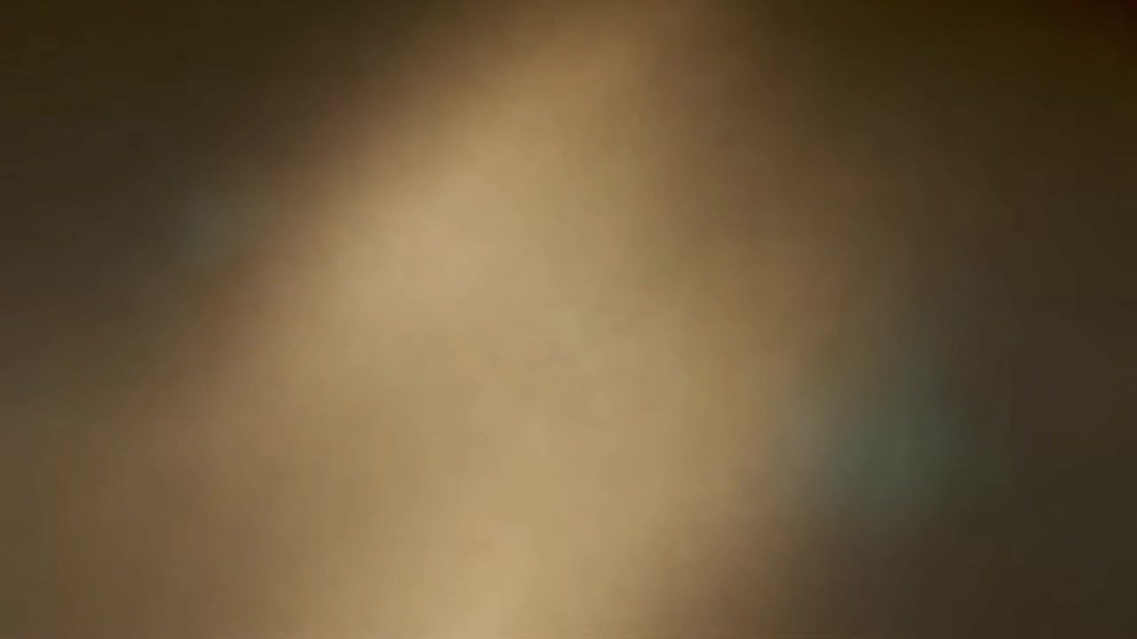 Quiet Presence in Ambient Light, Holding a Moment Without a Defined Subject